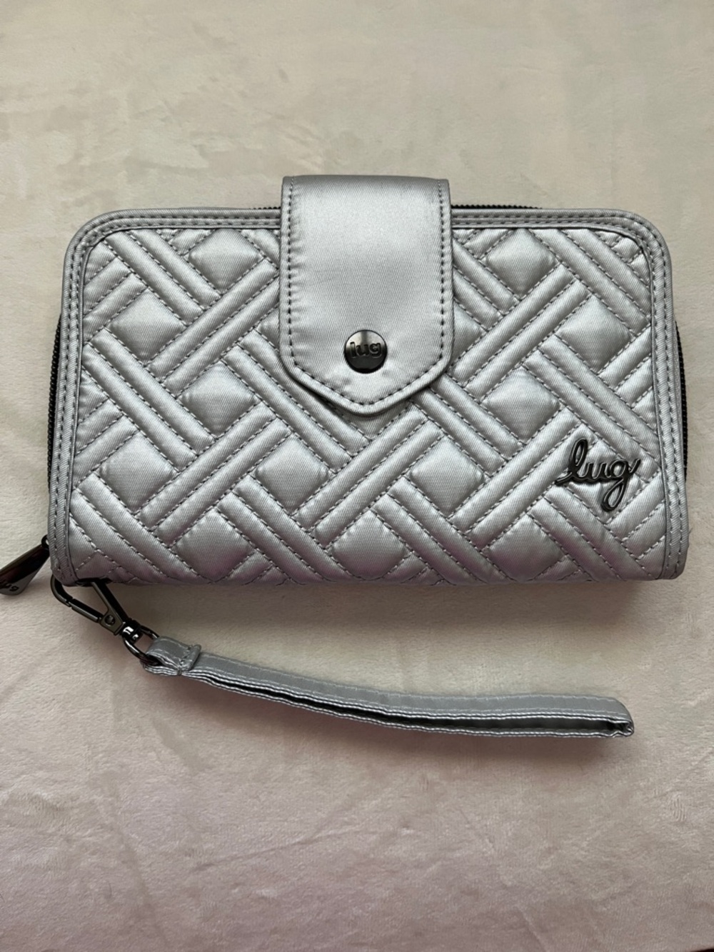 LUG - NWOT - Foxtrot RFID Quilted Metallic Silver Wristlet Wallet